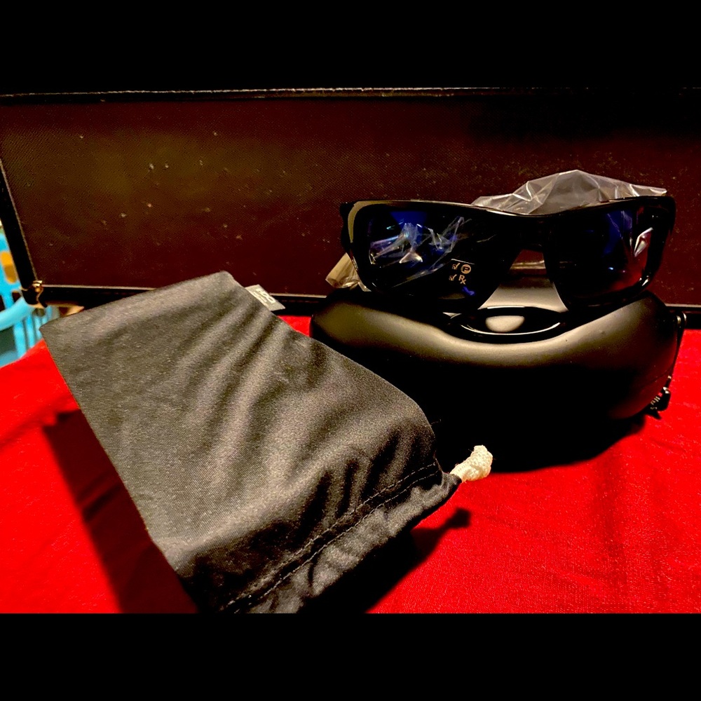New with tags Oakley USA valve sunglasses